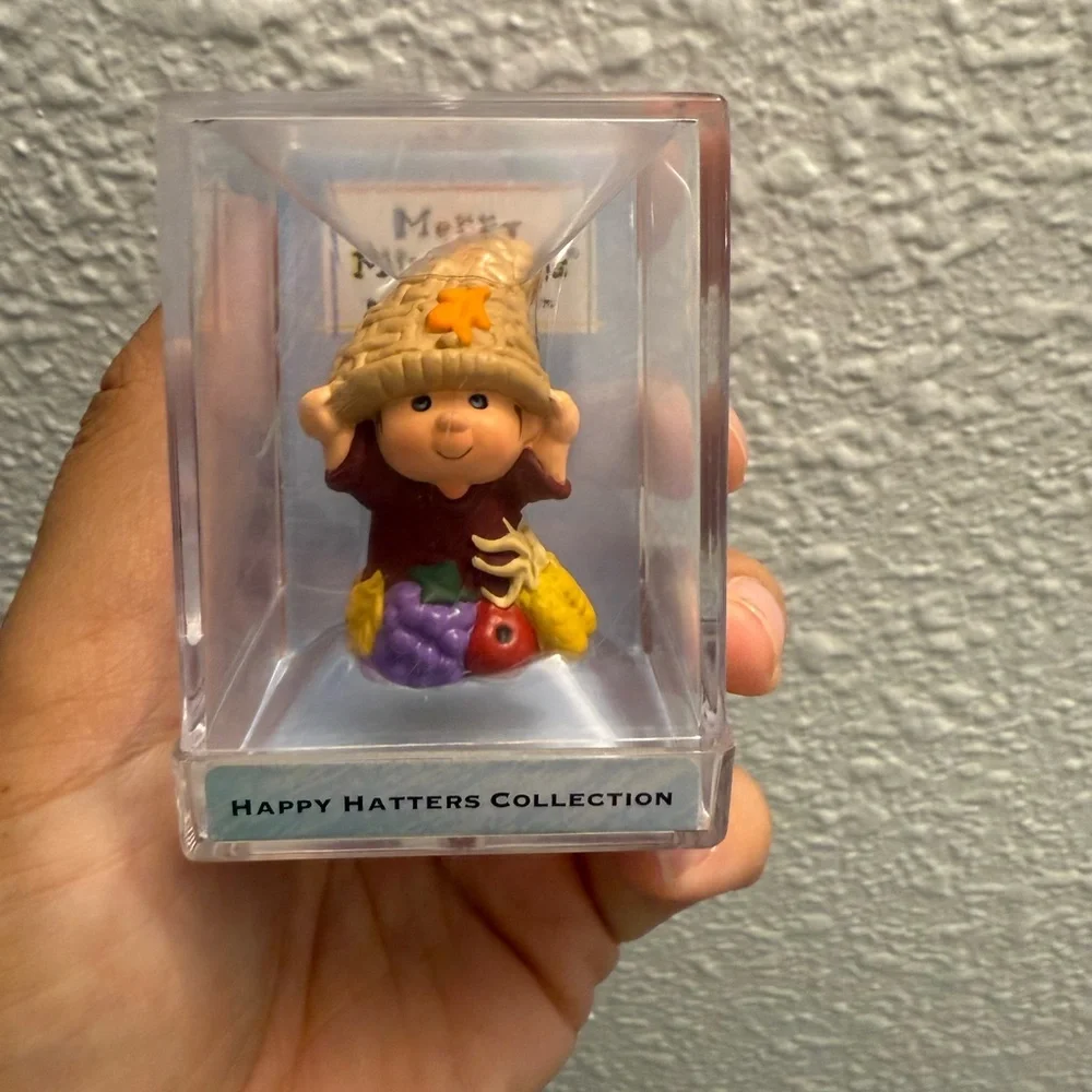 Hallmark Keepsake Miniature Figurine - Cora Copia - Picture 1 of 3